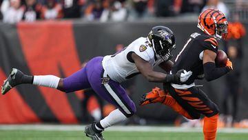 CINCINNATI, OHIO - JANUARY 08: Ja'Marr Chase #1 of the Cincinnati Bengals is tackled by Roquan Smith #18 of the Baltimore Ravens during the fourth quarter at Paycor Stadium on January 08, 2023 in Cincinnati, Ohio.   Dylan Buell/Getty Images/AFP (Photo by Dylan Buell / GETTY IMAGES NORTH AMERICA / Getty Images via AFP)
