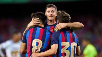 BARCELONA, SPAIN - AUGUST 07: Robert Lewandowski of FC Barcelona celebrates with Pedro Gonzalez 'Pedri' and Pablo Martin 'Gavi' after Pedro Gonzalez 'Pedri' scored their team's fourth goal during the Joan Gamper Trophy match between FC Barcelona and Pumas UNAM at Spotify Camp Nou on August 07, 2022 in Barcelona, Spain. (Photo by Alex Caparros/Getty Images)