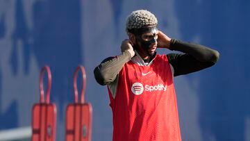 The Uruguayan was forced to wear a protective mask for Barcelona’s LaLiga tie against Girona.