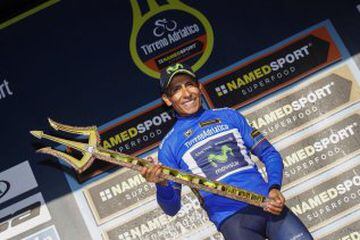 Primer plano del título del ciclista colombiano Nairo Quintana en Italia