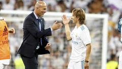 Zidane saluda a Modric.