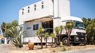 Truck Surf Hotel, un cami&oacute;n para viajes de surf por Portugal y Marruecos.
