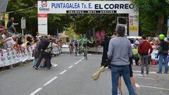 &Aacute;lex Aranburu, del Caja Rural, celebra su victoria en el Circuito de Getxo.