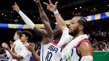 Manila (Philippines), 01/09/2023.- Players of the USA react during the FIBA Basketball World Cup 2023 2nd round stage match between USA and Montenegro in Manila, Philippines, 01 September 2023. (Baloncesto, Filipinas) EFE/EPA/FRANCIS R. MALASIG
