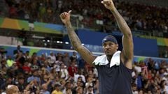 2016 Rio Olympics - Basketball - Final - Men&#039;s Gold Medal Game Serbia v USA - Carioca Arena 1 - Rio de Janeiro, Brazil - 21/8/2016.  Carmelo Anthony (USA) of the USA celebrates his team&#039;s gold medal victory over Serbia.  REUTERS/Shannon Stapleton    FOR EDITORIAL USE ONLY. NOT FOR SALE FOR MARKETING OR ADVERTISING CAMPAIGNS.