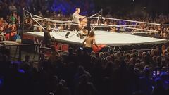 Cuerda se rompe en una lucha de un evento en vivo de WWE