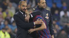 Pep Guardiola y Andr&eacute;s Iniesta, durante un partido del Barcelona.