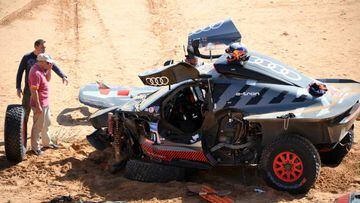 Audi Carlos Sainz durante la Etapa 6 que le dejó sin opciones en el Dakar.