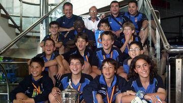 07/06/04  Espanyol  Alevin A Campeon del torneo de Brunete a su llegada al aeropuerto del Prat