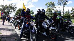 Colectivo de motociclistas movilizándose en Colombia