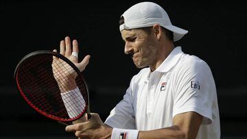 Isner apologises for "screwing" Wimbledon schedule