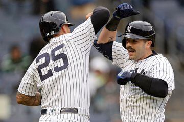 NEW YORK, NEW YORK - SEPTEMBER 25: Austin Wells #88 of the New York Yankees is congratulated after hitting a two-run home run against the Arizona Diamondbacks during the fourth inning at Yankee Stadium on September 25, 2023 in the Bronx borough of New York City.   Adam Hunger/Getty Images/AFP (Photo by Adam Hunger / GETTY IMAGES NORTH AMERICA / Getty Images via AFP)