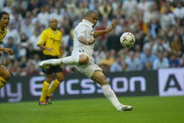 Más de 400 goles anotó Ronaldo en una carrera que pudo ser aún mayor de no haber sufrido lesiones tan graves. El carioca ganó 2 mundiales y 2 Copas América con Brasil. En España fue pichichi con el Barça y con el Real Madrid.