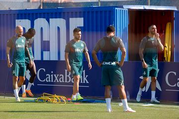 Aleix Vidal, Dimata, Matias Vargas, Vilhena y Raul de Tomas, en un entrenamiento.


