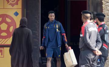 Caras largas en la Selección tras abandonar su hotel en Qatar