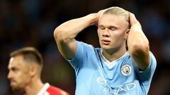 Erling Haaland, jugador del Manchester City, se lamenta durante el partido de Champions League ante el Estrella Roja.