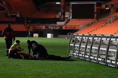 Lorient groundsman dies after floodlight fall impact