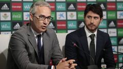 Miguel Torrecilla, director deportivo del Betis, con V&iacute;ctor S&aacute;nchez del Amo.
 