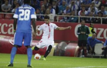 Sevilla-Slovan Liberec. Perotti marca de falta el 1-0.