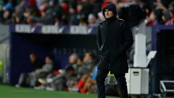 Athletic Bilbao's Spanish coach Ernesto Valverde stands on the touchline during the Spanish league footbal match between Club Atletico de Madrid and Athletic Club Bilbao at Metropolitano Stadium in Madrid on March 1, 2025. (Photo by OSCAR DEL POZO / AFP)
