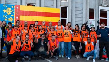 Voluntarios del RCD Mallorca en la preparación del material de ayuda enviado a Valencia para los damnificados de la DANA.
