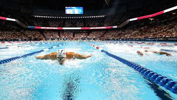 Michael Phelps ganó el duelo a Lochte en los 200 estilos