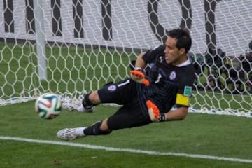 Claudio Bravo, actual capitán de Chile, cumplió 88 partidos defendiendo a la Roja.