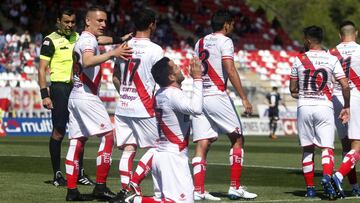 Los locales vencieron alcanzando los 24 puntos y saliendo del fondo.