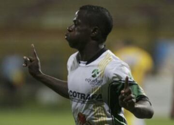 Carmelo Valencia jugó dos temporadas en el Tianjin Teda (2013 y 2014). El delantero, quien ya ha jugado en Nacional y Millonarios, jugará esta temporada con La Equidad, camiseta que también vistió en el pasado, en el 2012.