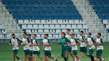 DOHA, QATAR - NOVEMBER 23: Alexis Vega, Hector Moreno, Jesus Gallardo, Hector Herrera, Andres Guardado, Henry Martin, Guillermo Ochoa, Cesar Montes, Carlos Rodriguez, Raul Jimenez, Rogelio Funes Mori and Luis Romo runs during the Mexico Training Session at Al Khor SC on November 23, 2022 in Doha, Qatar. (Photo by Khalil Bashar/Jam Media/Getty Images)