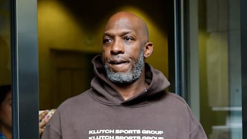 Portland Trail Blazers coach Chauncey Billups leaves the Mark O. Hatfield U.S. Courthouse after a hearing following his arrest on federal gambling charges in Portland, Oregon, U.S., October 23, 2025. REUTERS/John Rudoff TPX IMAGES OF THE DAY
