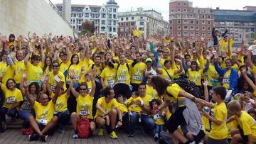 M¨¢s de 2.000 personas en una marea de solidaridad en Bilbao