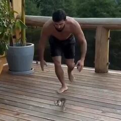 Tsarukyan se burla de Topuria... ¡persiguiendo un pato!