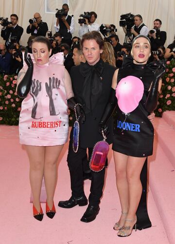 Jemima Kirke, Christopher Kane, y Lena Dunham.