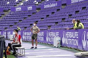 Fernando, reprendido por la seguridad de Zorrilla por estar ahí.