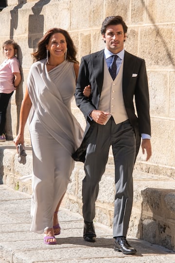 El piloto de Ferrari Carlos Sainz Jr junto a su madre Reyes Vázquez de Castro.