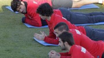 Los jugadores del Atlético durante el entrenamiento.