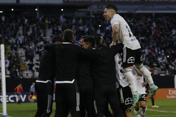 Estas fueron las imágenes más llamativas que dejó la vuelta de los fanáticos de Colo Colo a Pedrero. El Doctor Ugarte, Miiko Albornoz y hasta un bebé llegaron al recinto.