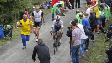 Stefan Denifl asciende la exigente subida a Los Machucos en la Vuelta a Espa&ntilde;a 2017.