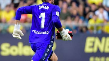 Cadiz's Argentinian goalkeeper Jeremias Ledesma runs towards the tribunes holding medical gear during the Spanish league football match between Cadiz CF and FC Barcelona at the Nuevo Mirandilla stadium in Cadiz, on September 10, 2022. (Photo by CRISTINA QUICLER / AFP) (Photo by CRISTINA QUICLER/AFP via Getty Images)