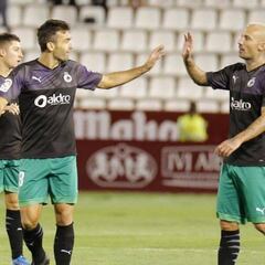 El Racing entrenó a las 7:15 de la mañana y no fue un castigo