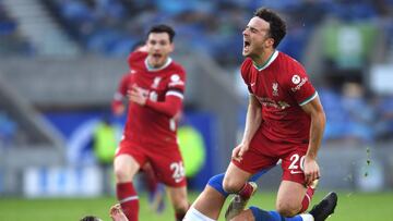 28 November 2020, England, Brighton: Brighton and Hove Albion&#039;s Ben White (L) and Liverpool&#039;s Diogo Jota battle for the ball during the English Premier League soccer match between Brighton and Hove Albion and Liverpool at the AMEX Stadium. Photo