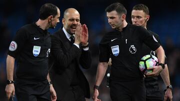 Pep discute con el árbitro del City-Liverpool