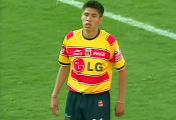 El delantero del oro olímpico en Londres 2012 salió de las fuerzas básicas de Monarcas. Jugó en el América y actualmente milita en el Club Guadalajara.
