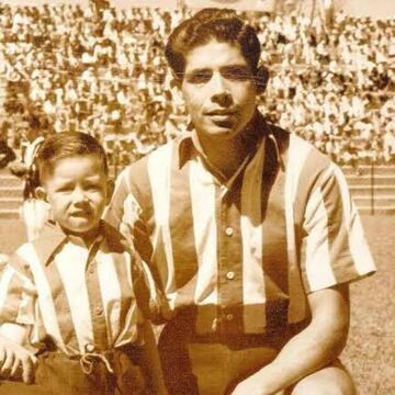 Sus 84 anotaciones con Chivas, lo colocan como el séptimo goleador en la historia del rebaño, equipo con el que debutó en 1936.