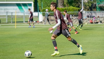 Julian V&aacute;zquez entrenando con M&eacute;xico