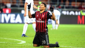 Bacca marca luego de 3 meses y el Milan vence al Cagliari