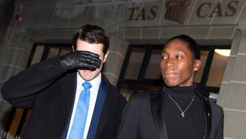 La atleta sudafricana Caster Semenya, a su salida del tribunal, este lunes en Lausana (Suiza).