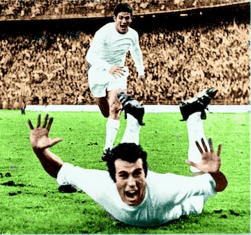 Amancio como jugador del Real Madrid celebr as su gol en el Caldern al Atltico de Madrid en 1968.
 