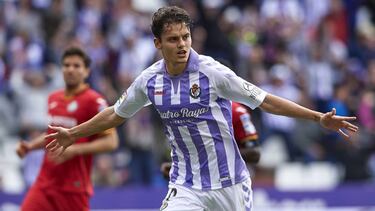 VALLADOLID, SPAIN - APRIL 14: Enes Unal of Real Valladolid celebrates after scoring his team's second goal during the La Liga match between Real Valladolid CF and Getafe CF at Jose Zorrilla on April 14, 2019 in Valladolid, Spain. (Photo by Quality Sport I